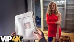 Redare Colectare de datorii POV: Blonda slabă Fibi Euro face sex dur cu o puză albă mare