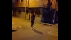 Reproduzir Encontro de rua com pornstar de pornstar loiro Andrea Ortiz para handjob do cachorrinho áspero