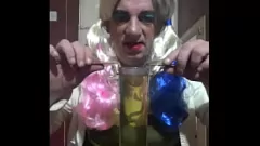 Afspelen Crossdressing biseksueel mannetje wordt echt en amateur