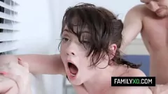 Oynat Minyon esmer teen athena rayne üvey kardeşin sert sikine direnemez