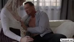 Reproduzir Super Hot TS Lianna Lawson batendo na bunda de seu colega de classe