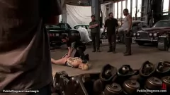 Reproduzir Bondagem pública hardcore: loira Dylan Ryan Deepthroats Tommy Pistol