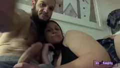 Abspielen Cheerleaderschlampe griff massive weiße Schwanzfindung