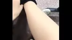 Jouer Soph avec un œuf en mouvement dans la cantine mobile endure diffuse