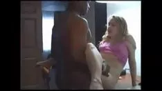 تشغيل امرأة متزوجة غير مهنية ولدت من قبل نقطة سوداء