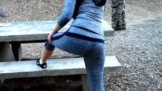 Reproduzir Um passeio no parque com Addison Ryder e Zoey Monroe