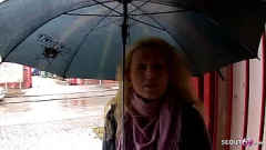 Jouer MILF allemande ramassée dans la rue et baisée durement